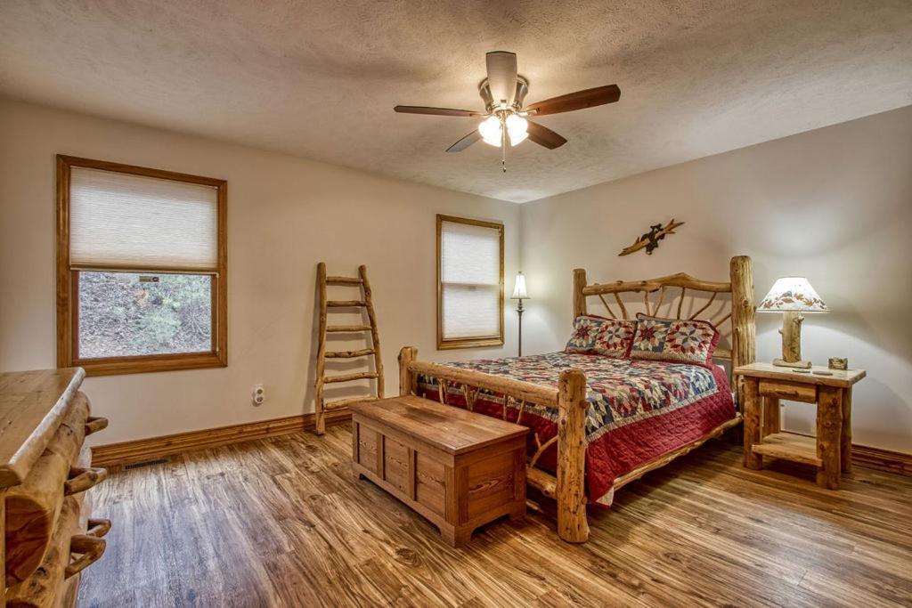 The Nuthouse Ii, Pool Table, Wifi, 1089 Free Tickets Each Paid Day, Dollywood And More Sevierville Luaran gambar